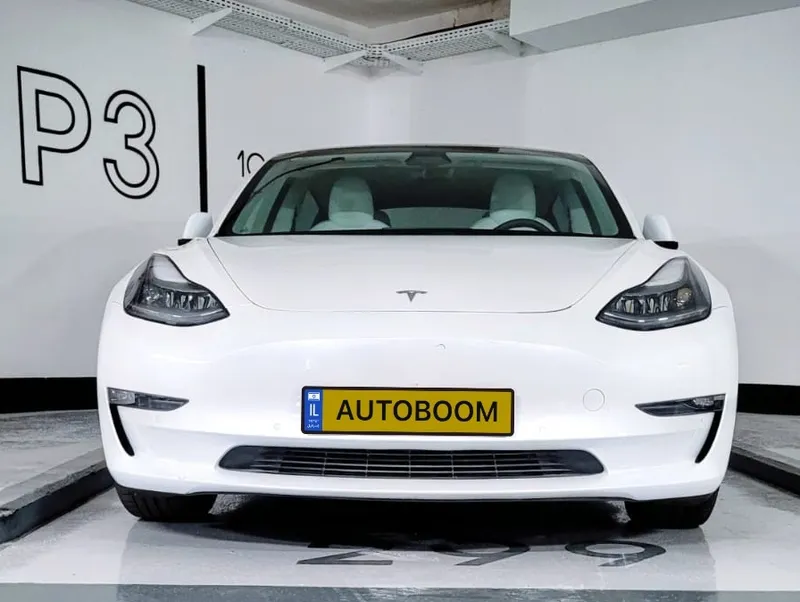 Tesla Model 3 2nd hand, 2021, private