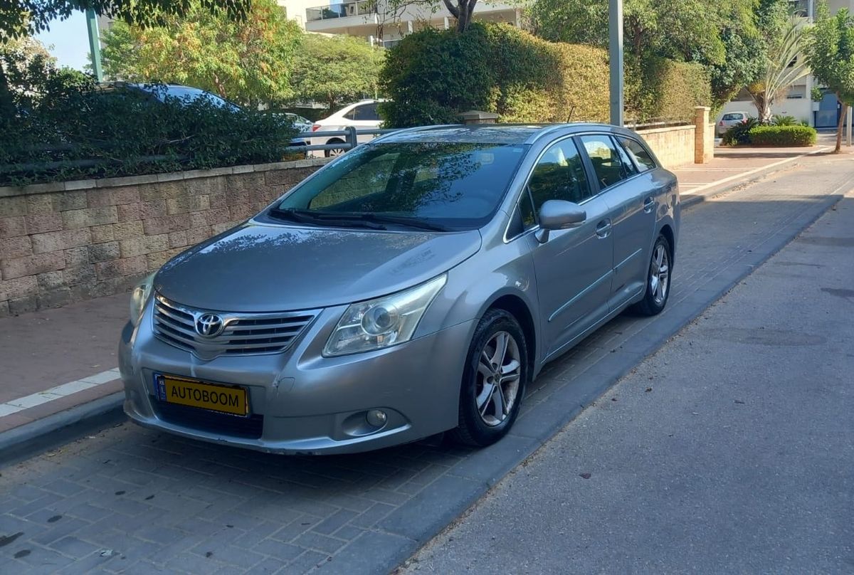 Toyota Avensis 2nd hand, 2011, private hand