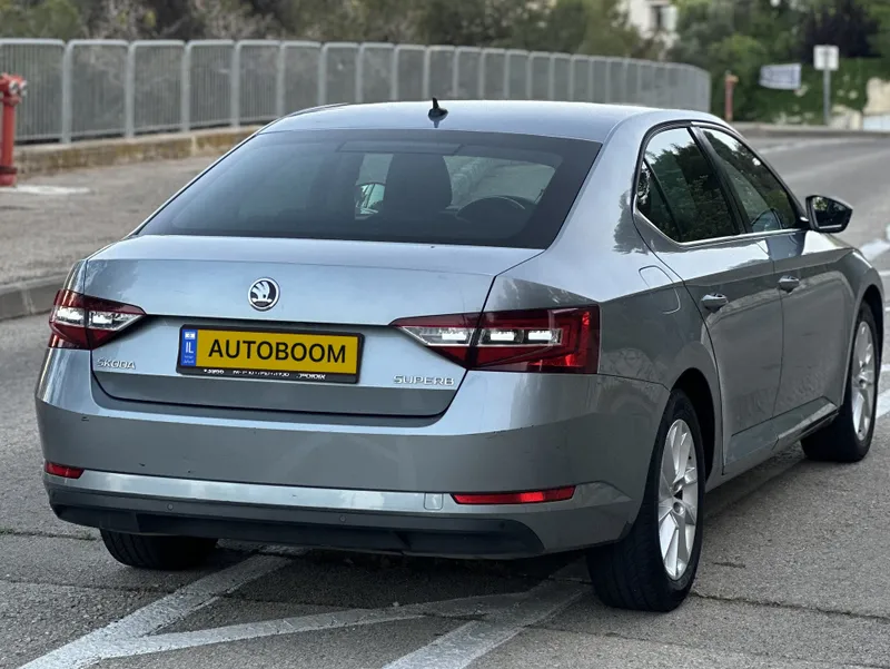 סקודה סופרב יד 2 רכב, 2018, פרטי