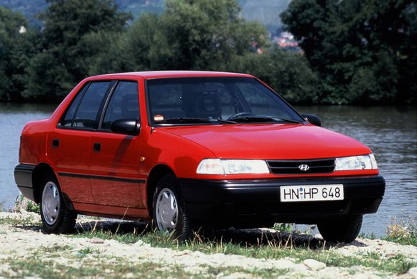 هيونداي بوني 1989. الهيكل، المظهر الخارجي. سيدان, 4 الجيل