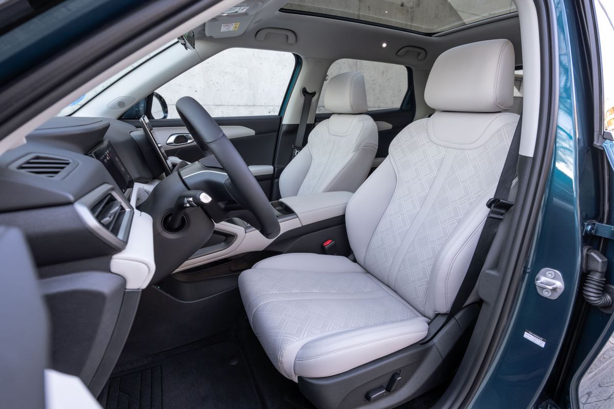 BYD Atto 2 2024. Передние сидения. SUV 5 дв., 1 поколение
