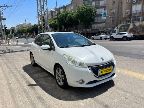 Peugeot 208 2nd hand, 2015, private hand