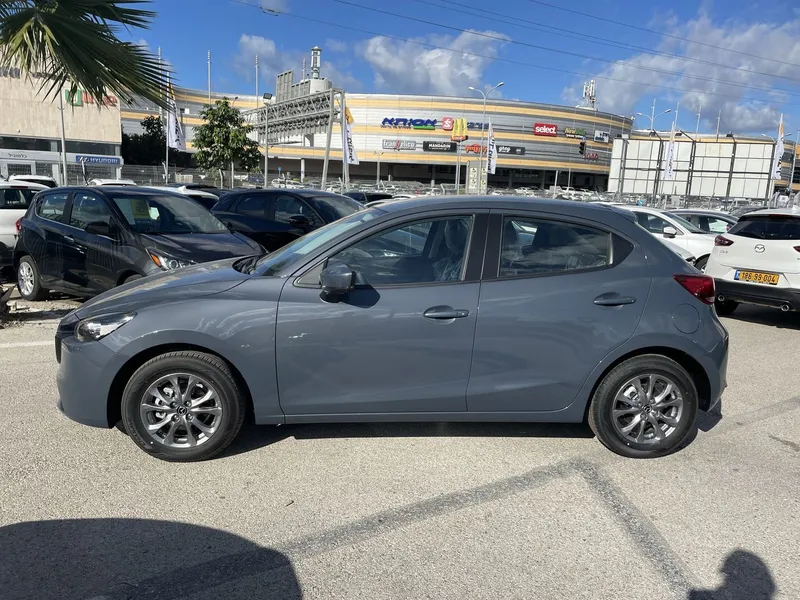 Mazda 2 nouvelle voiture, 2025