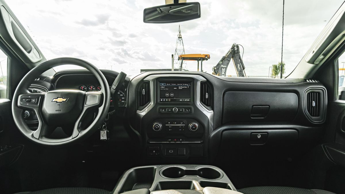 Chevrolet Silverado 2019. Dashboard. Pickup double-cab, 4 generation