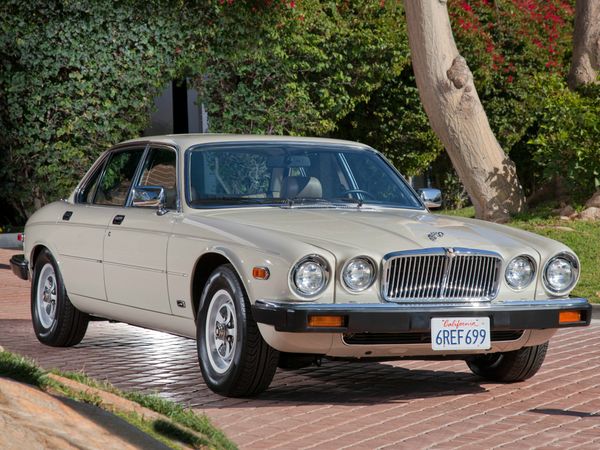 جاغوار XJ ‏1979. الهيكل، المظهر الخارجي. سيدان, 1 الجيل، تحديث 2