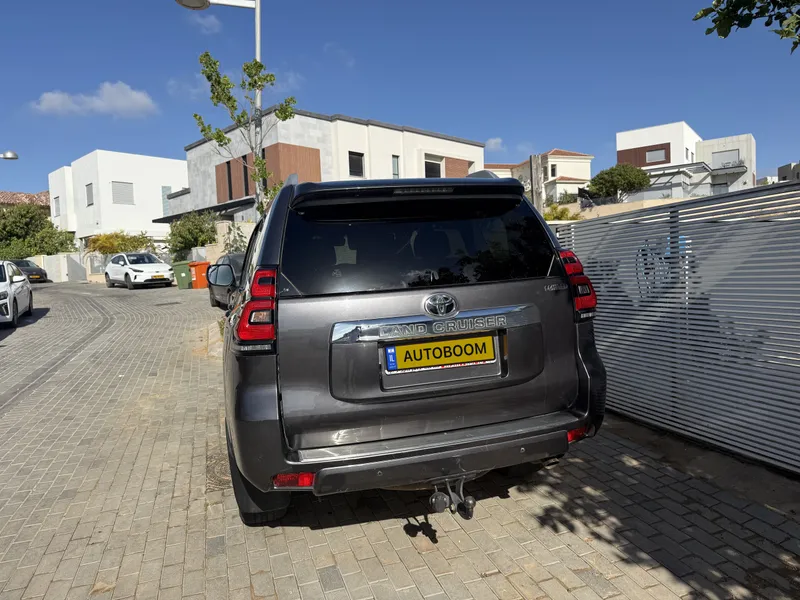 Toyota Land Cruiser Prado 2nd hand, 2022, private