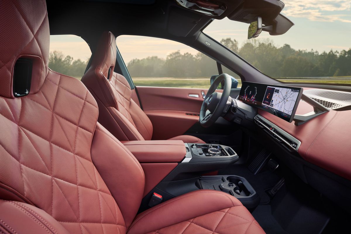 BMW iX 2025. Передние сидения. Внедорожник 5 дв., 1 поколение, рестайлинг