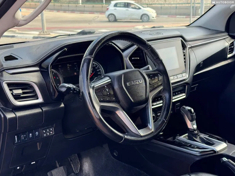 Isuzu D-Max 2nd hand, 2021, private