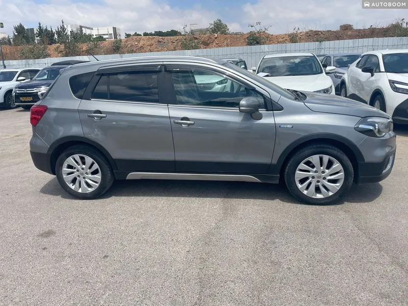 סוזוקי קרוסאובר SX4 יד 2 רכב, 2021
