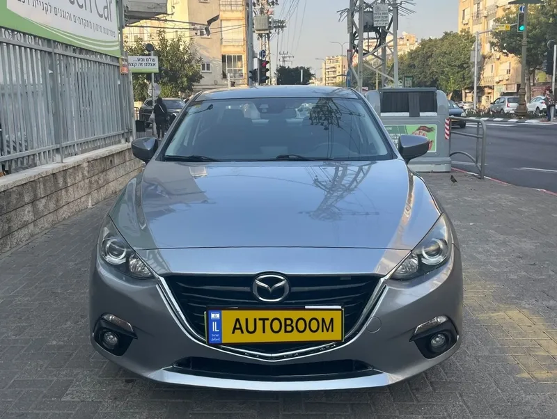 Mazda 3 2nd hand, 2015