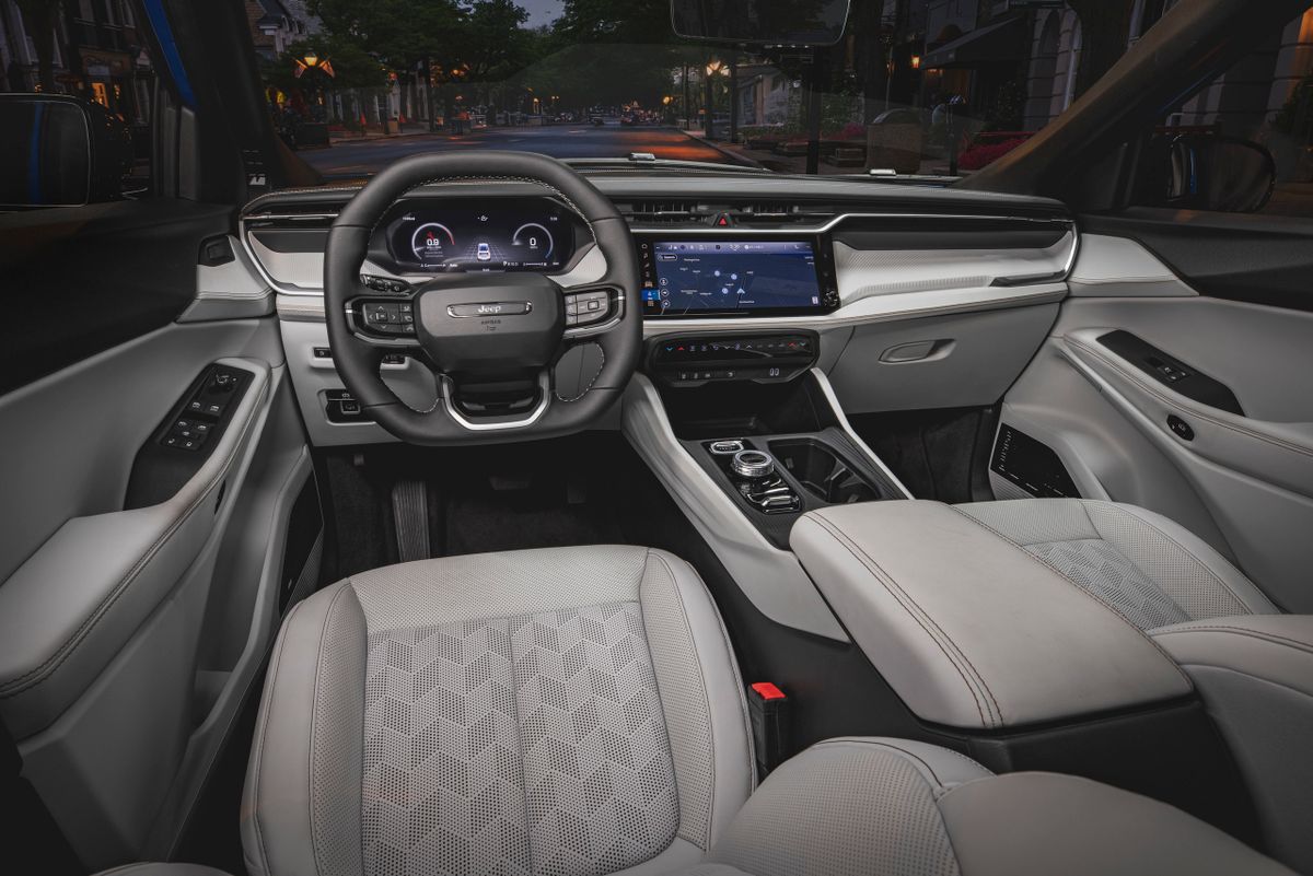 Jeep Cherokee 2025. Передние сидения. Внедорожник 5 дв., 6 поколение