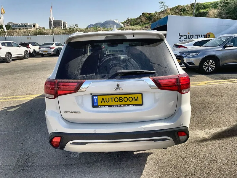 Mitsubishi Outlander 2nd hand, 2020