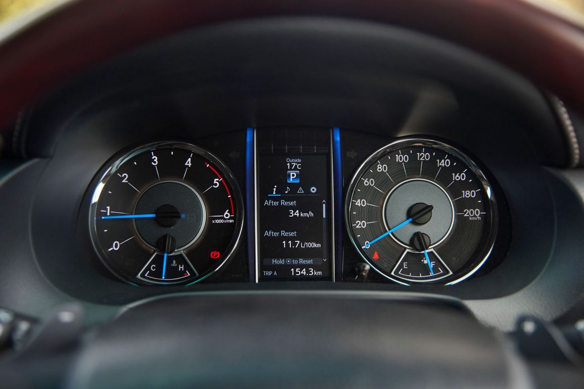 Toyota Fortuner 2015. Dashboard. SUV 5-doors, 2 generation