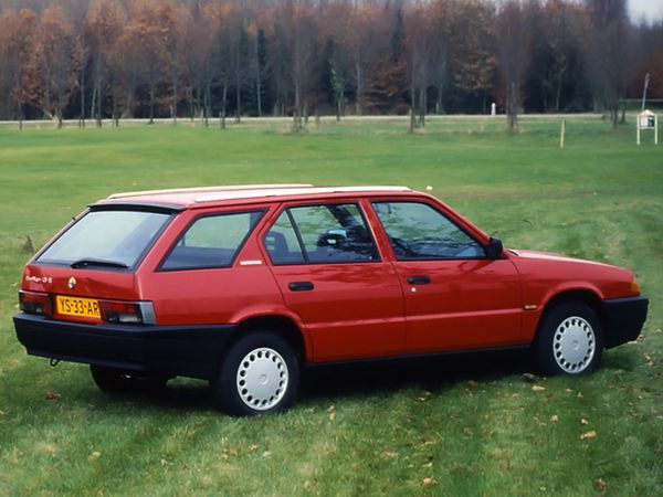 אלפא רומיאו 33 1990. מרכב, צורה. סטיישן 5 דלתות, 2 דור