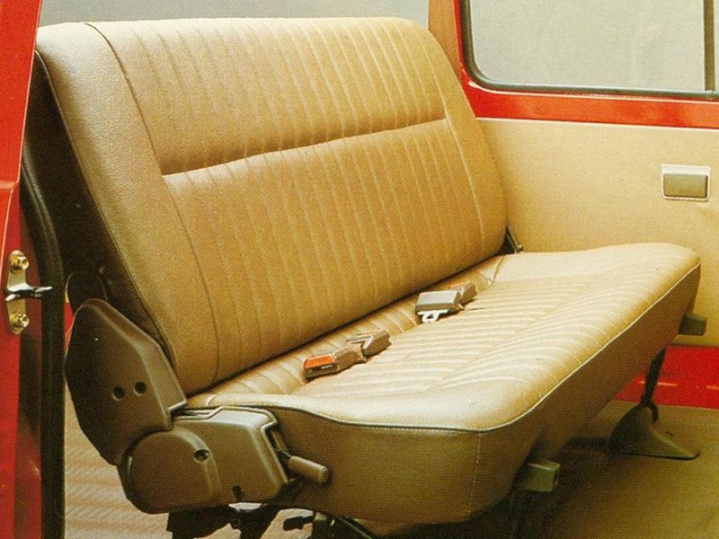 Toyota Lite Ace 1985. Siéges arrières. Monospace, 3 génération