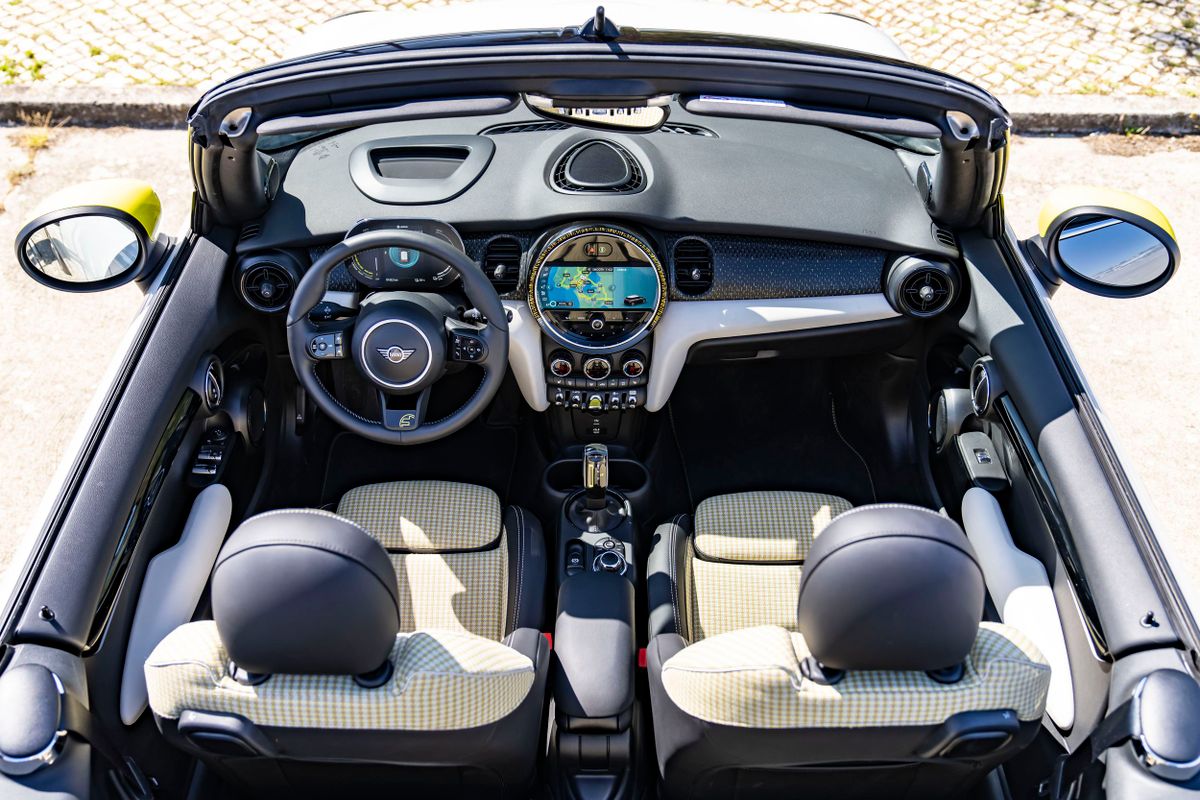 MINI Cooper 2023. Передние сидения. Кабриолет, 4 поколение