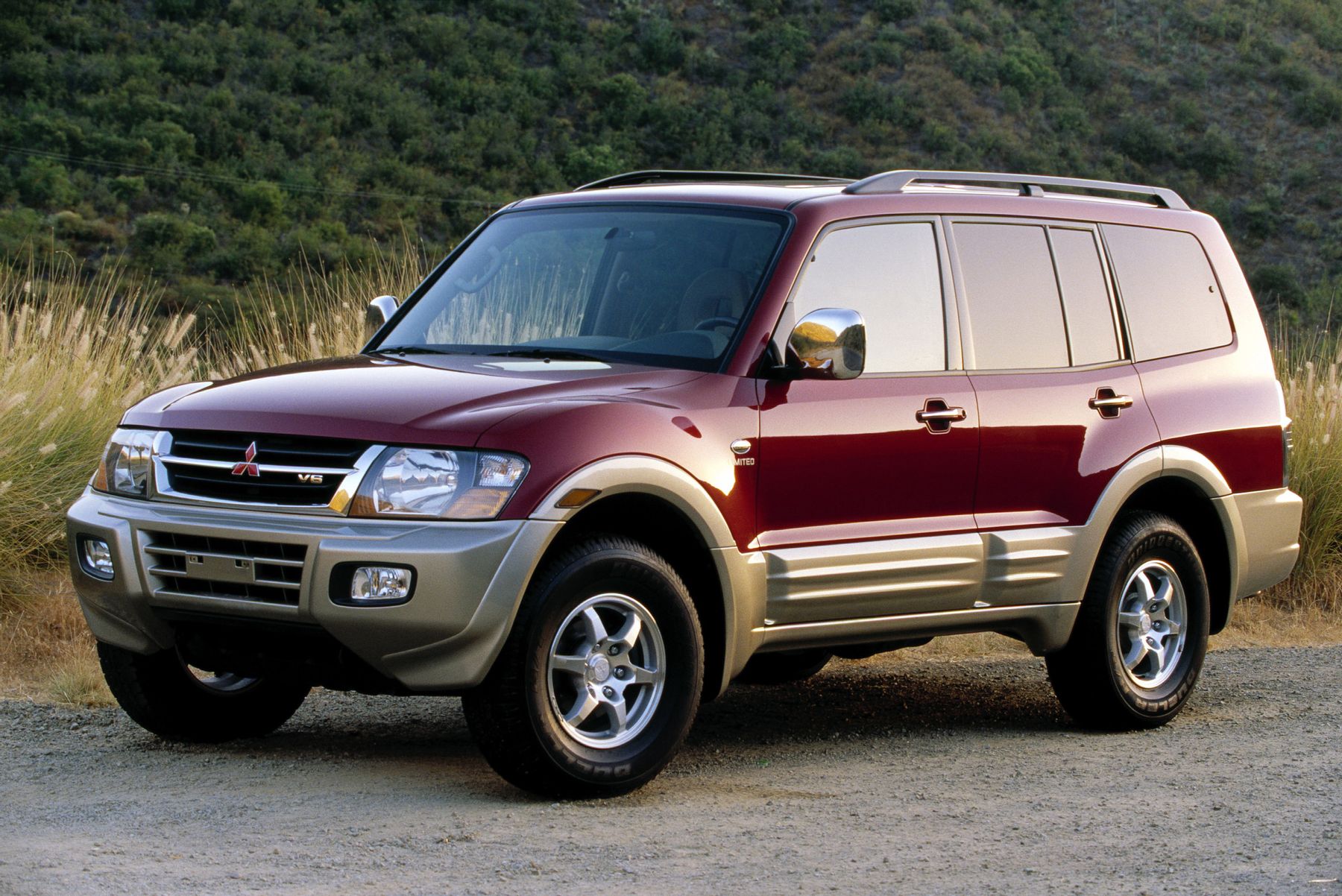 Митсубиси 3 поколения. Mitsubishi Montero 2001. Mitsubishi Montero Pajero 3. Mitsubishi Pajero 2001. Митсубиси Монтеро 2002.