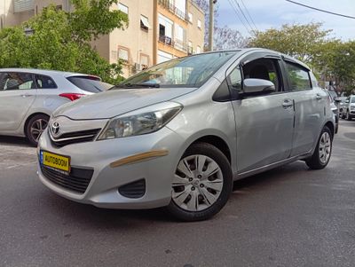 Toyota Yaris 2ème main, 2014, main privée