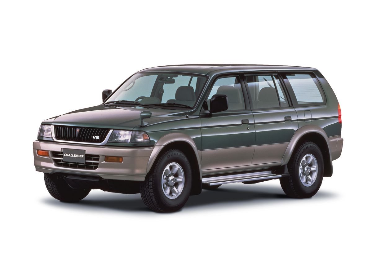 מיצובישי  צ'לנג'ר 1996. מרכב, צורה. רכב שטח 5 דלתות, 1 דור