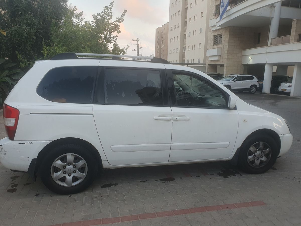 Kia Carnival 2nd hand, 2008, private hand