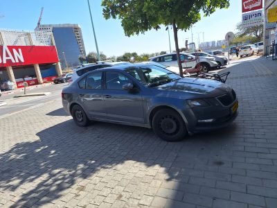 סקודה אוקטביה יד 2 רכב, 2017, פרטי