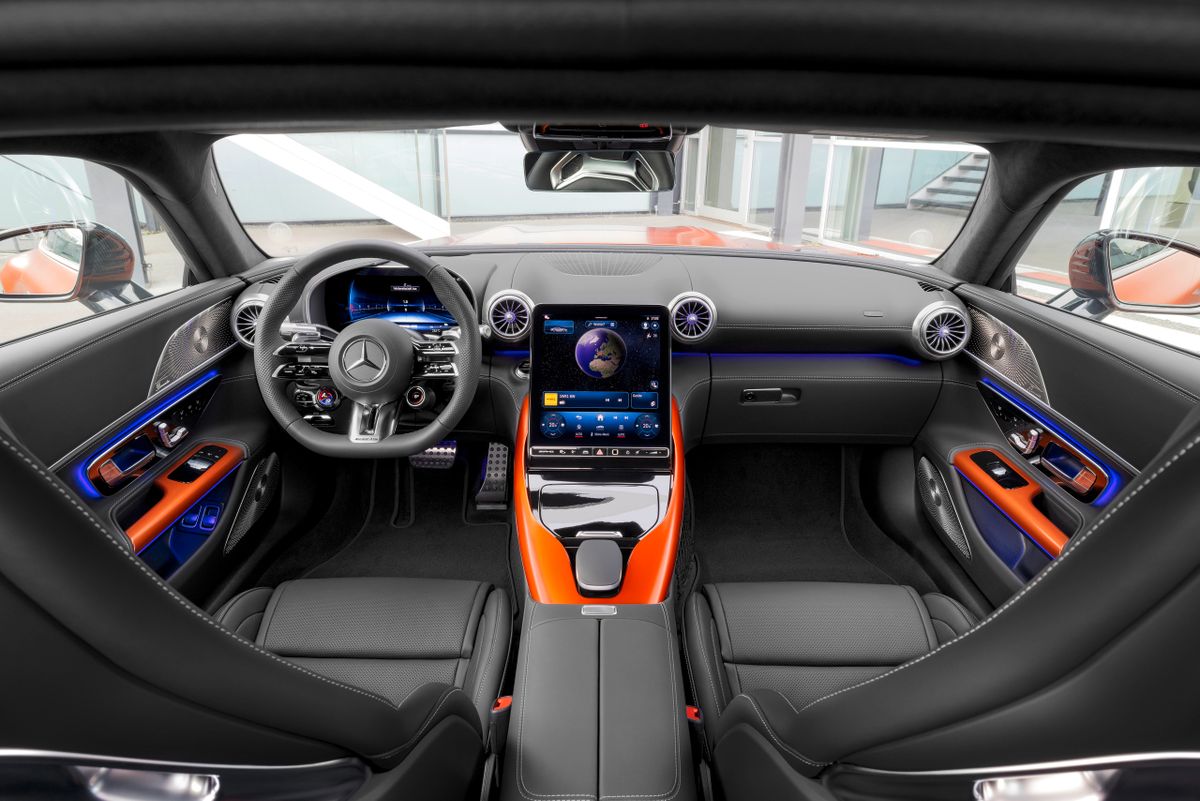 Мерседес AMG GT 2023. Передние сидения. Купе, 2 поколение