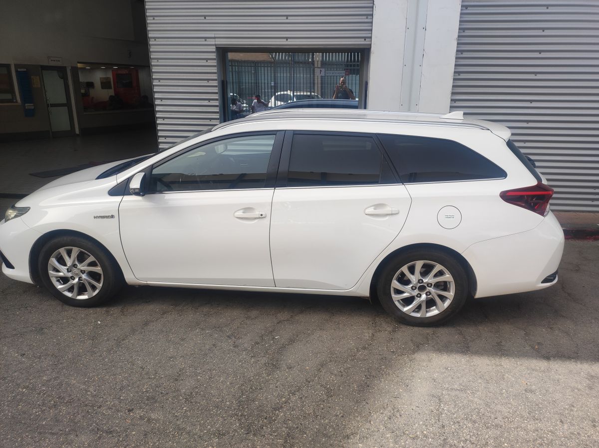 Toyota Auris 2nd hand, 2017, private hand