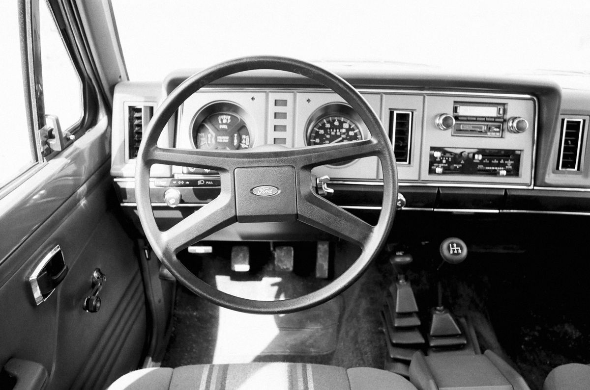 Форд Бронко-II 1984. Панель приборов. Внедорожник 3 дв., 1 поколение