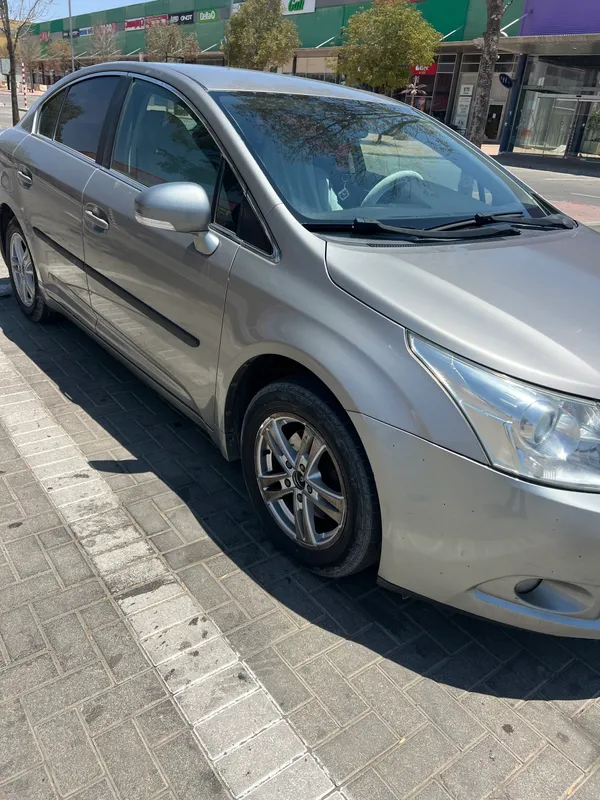 Toyota Avensis 2nd hand, 2010, private hand