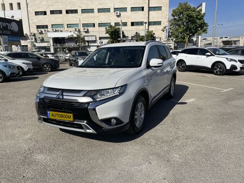 Mitsubishi Outlander, 2020, photo