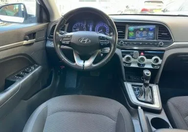 Hyundai Elantra 2ème main, 2020