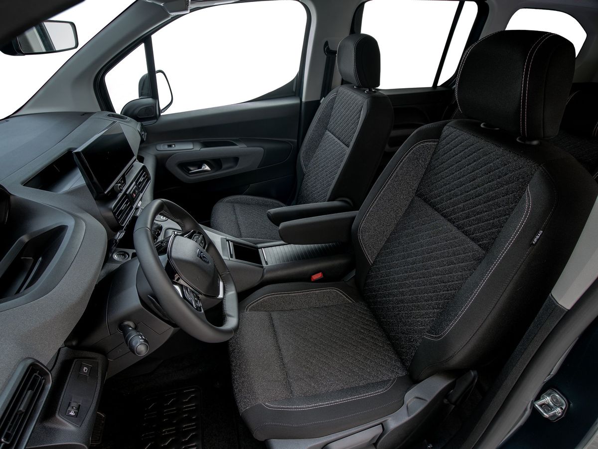 Peugeot Rifter 2023. Передние сидения. Компактвэн Лонг, 1 поколение, рестайлинг