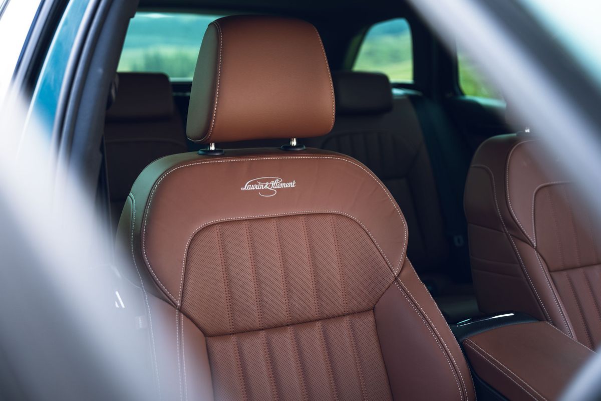 Skoda Superb 2023. Передние сидения. Универсал, 4 поколение