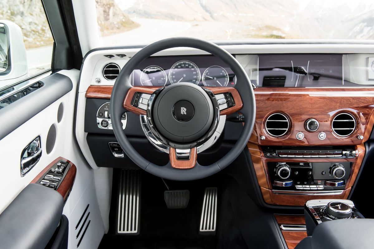 Rolls-Royce Phantom 2017. Dashboard. Sedan, 8 generation