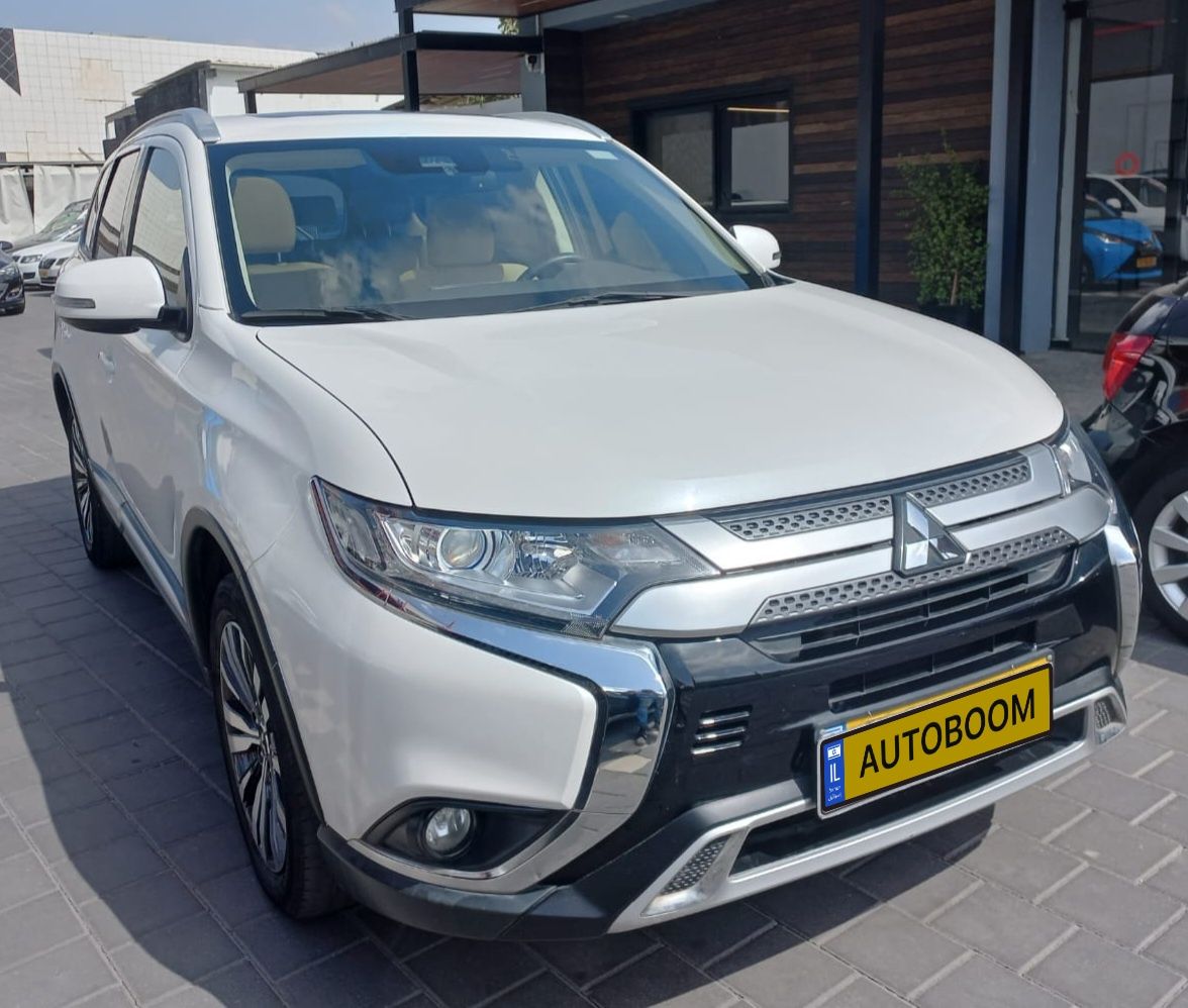Mitsubishi Outlander 2nd hand, 2019, private
