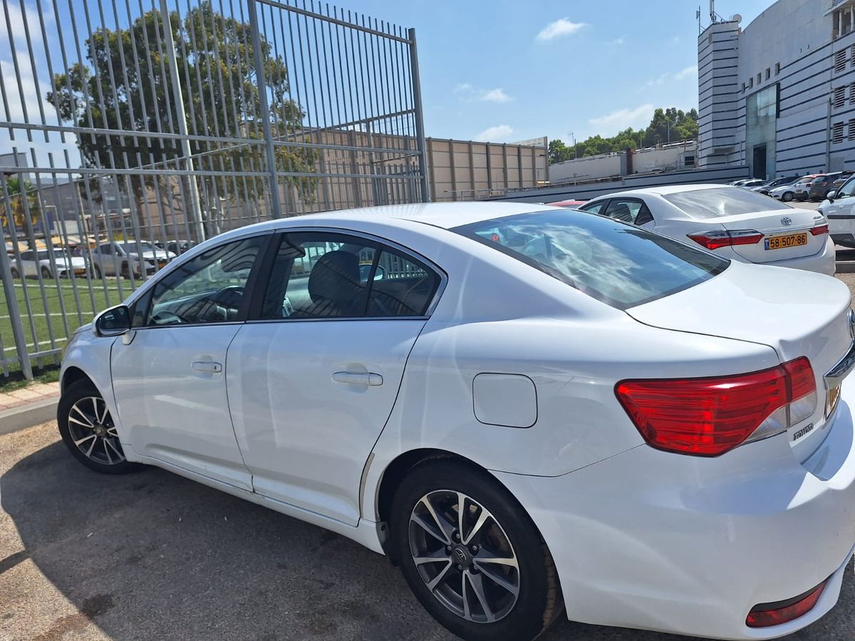 Toyota Avensis 2ème main, 2014, main privée