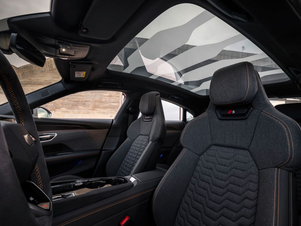 Audi e-tron GT 2024. Передние сидения. Седан, 1 поколение, рестайлинг 1