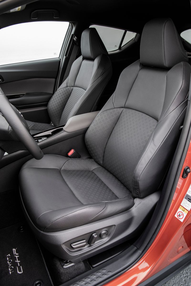 تويوتا C-HR ‏2019. المقاعد الأمامية. SUV ٥ أبواب, 1 الجيل، تحديث