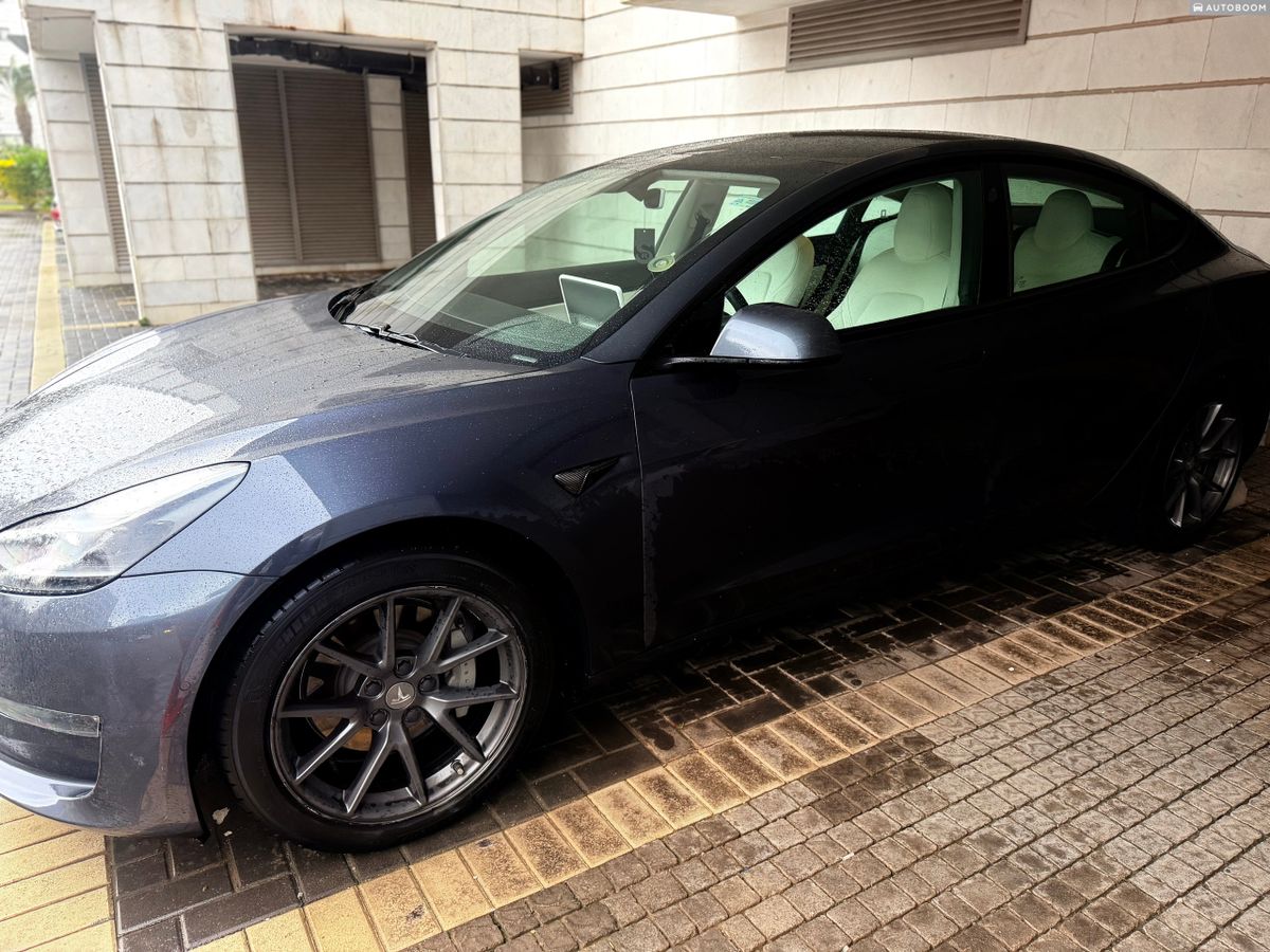 Tesla Model 3 2nd hand, 2021, private