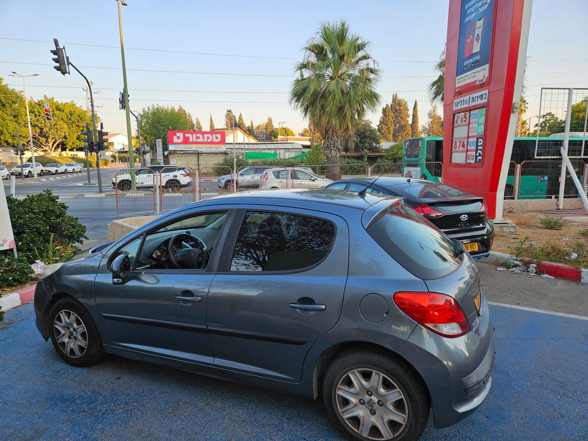 Peugeot 207 с пробегом, 2011