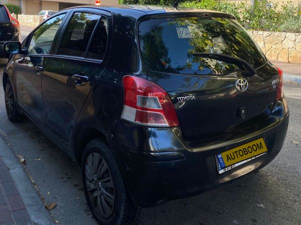 Toyota Yaris с пробегом, 2011, частная рука