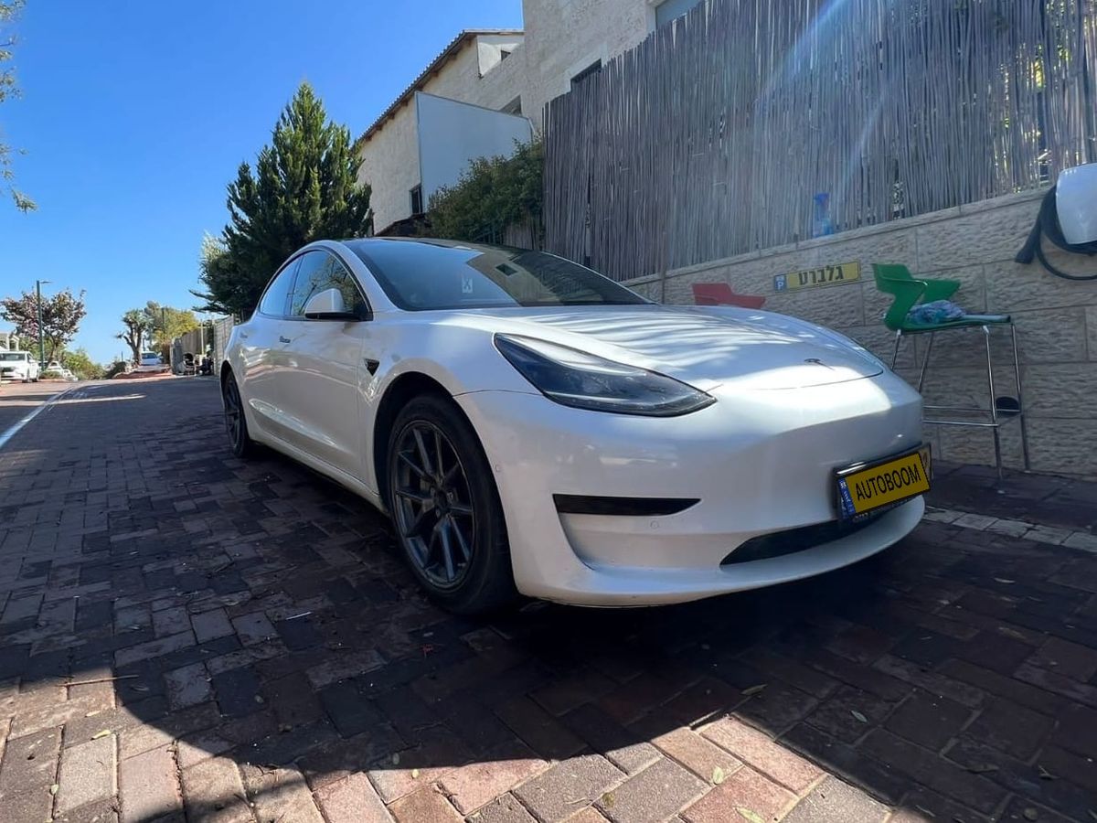 Tesla Model 3 2nd hand, 2021, private hand