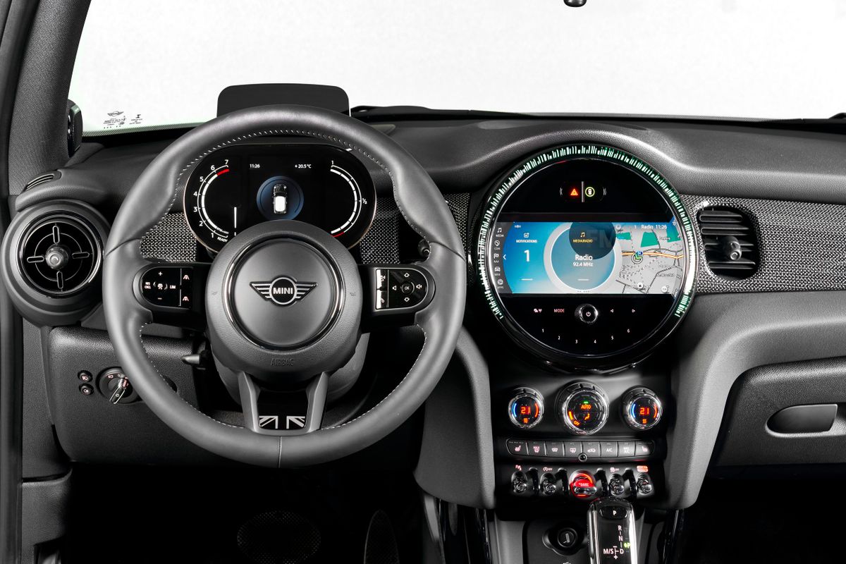MINI Hatch 2021. Dashboard. Mini 3-doors, 3 generation, restyling 2