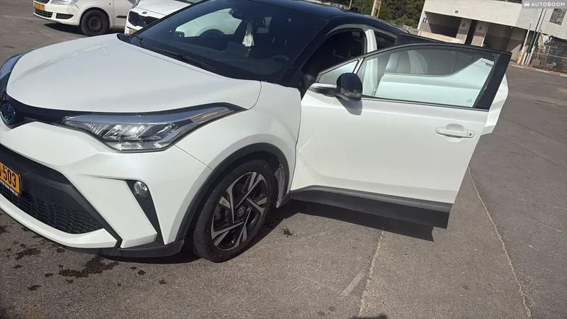 Toyota C-HR 2nd hand, 2022, private