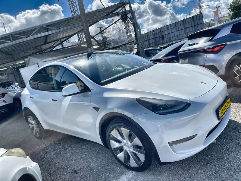 Tesla Model Y 2nd hand, 2023, private