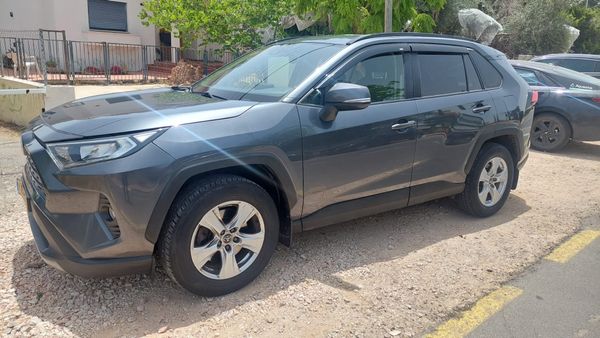 Toyota RAV4 с пробегом, 2019, частная рука