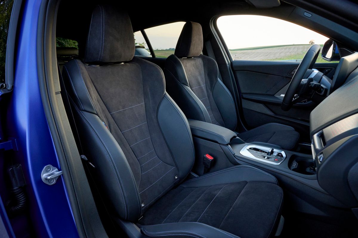 BMW 1 series. Передние сидения.
