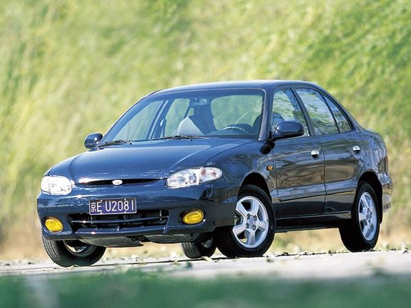 קיה קואנלימה 2002. מרכב, צורה. סדאן, 1 דור