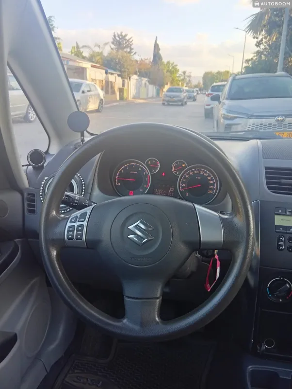 סוזוקי SX4 יד 2 רכב, 2011, פרטי