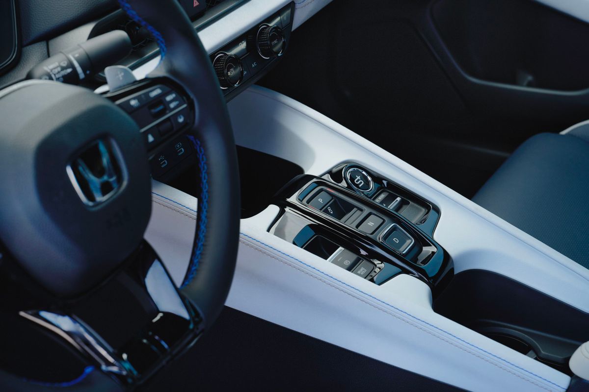 Honda Prelude 2025. Центральная консоль. Купе, 6 поколение